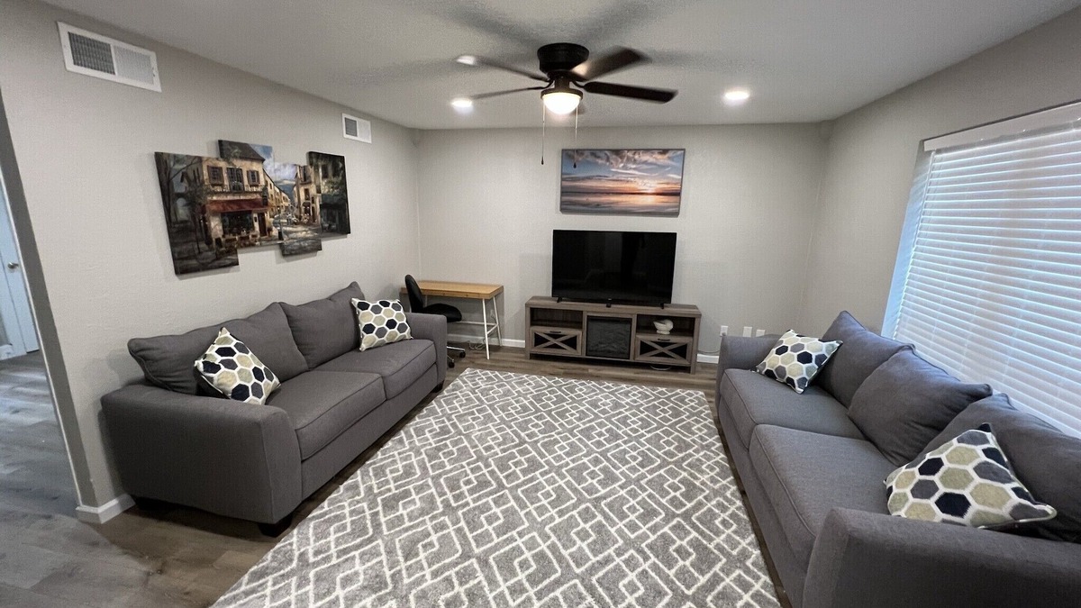Spring Shadows House | Cheerful 2 bedroom home 20 minutes from downtown
