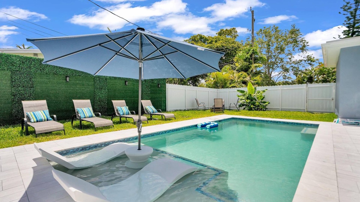 Fort Lauderdale House | Cheerful 2 bedroom Home, close to the beach