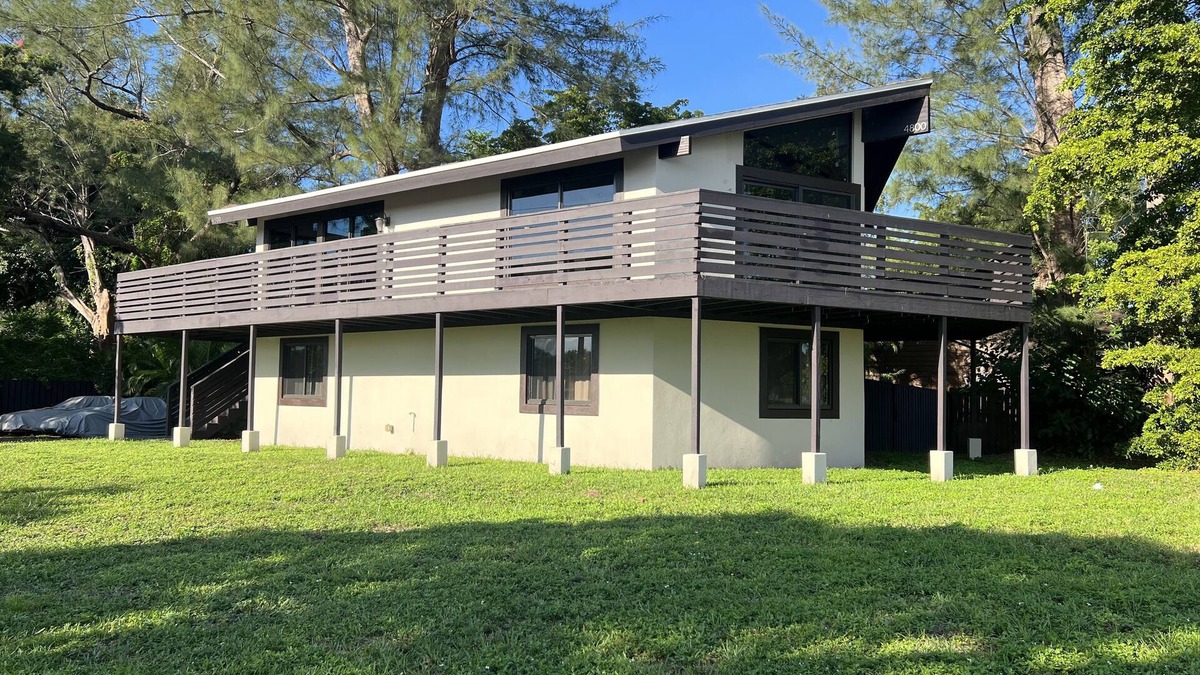 Coconut Creek House | Cheerful 2 Story 3 Bedroom 3 Bath water view home