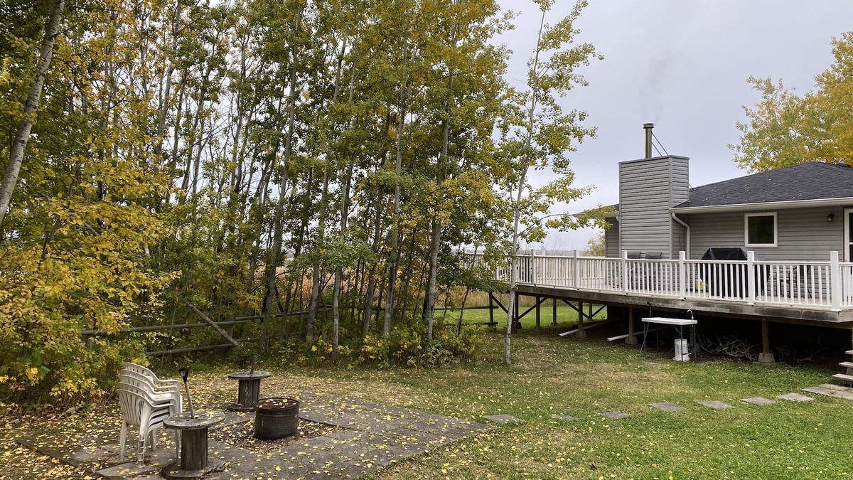 West Central Saskatchewan Cottage | Cheerful 3 Bedroom Cottage with Fireplace.