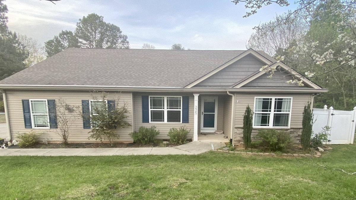 Taylors House | Cheerful 3 bedroom 2 1/2 bath private home with a pool