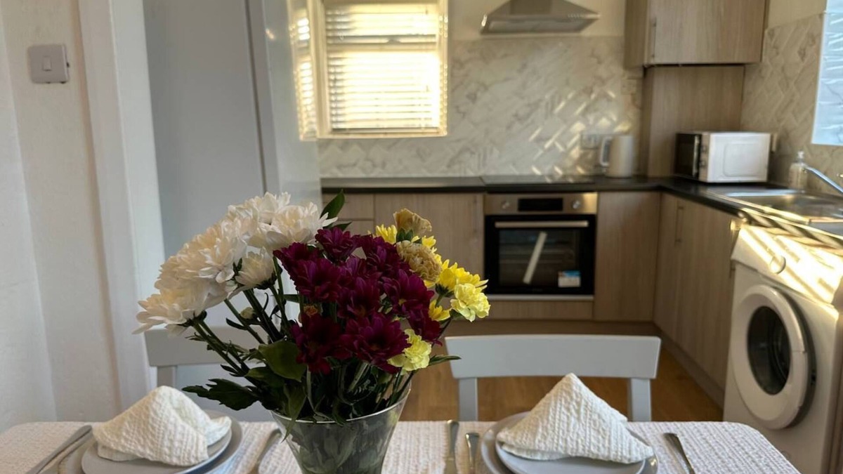 Canning Town Apartment | Cheerful 3-bedroom apartment in fabulous London