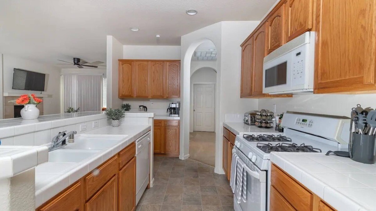 North Natomas House | Cheerful 3-Bedroom Home close to Airport/downtown