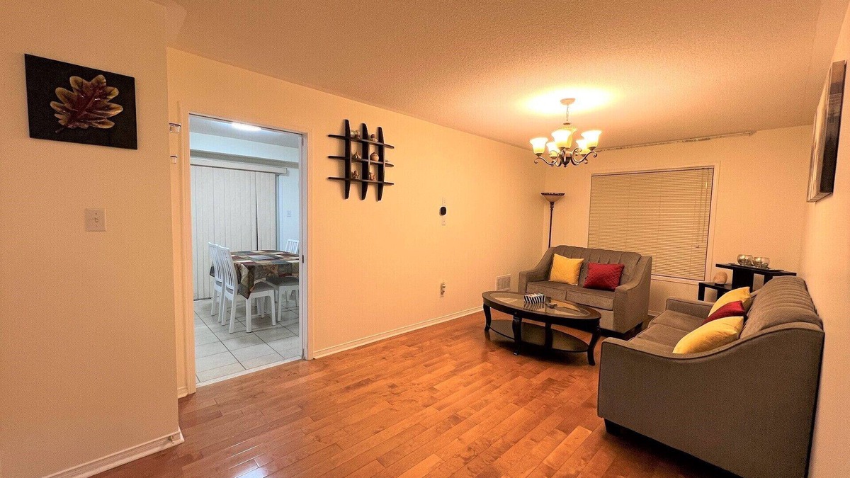 Brampton House | Cheerful 3-Bedroom Home With Free Parking