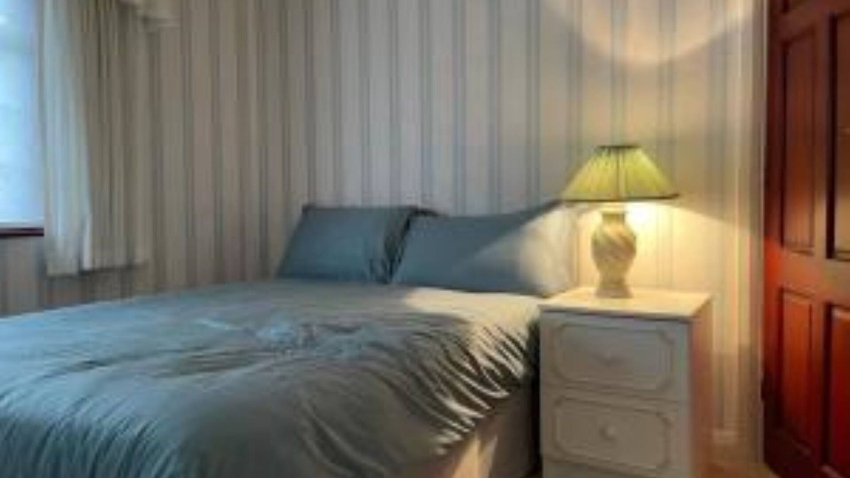 Bickley House | Cheerful 3 bedroom house with off street parking