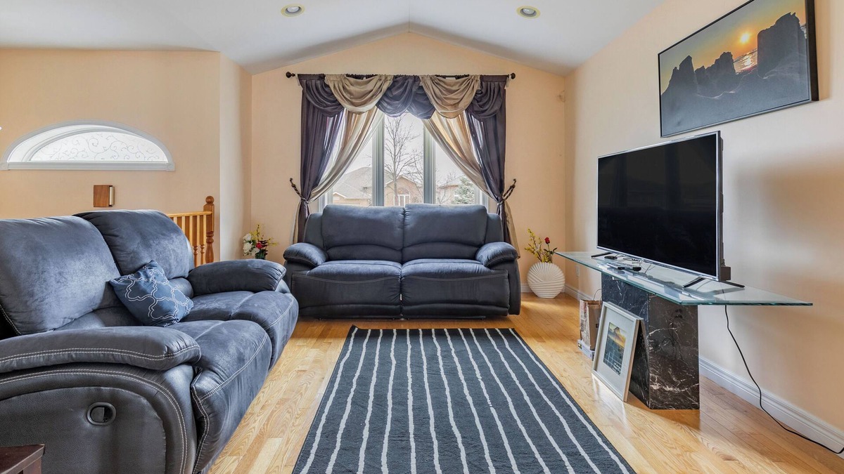 Windsor House | Cheerful 3 bedroom house in Downtown Windsor