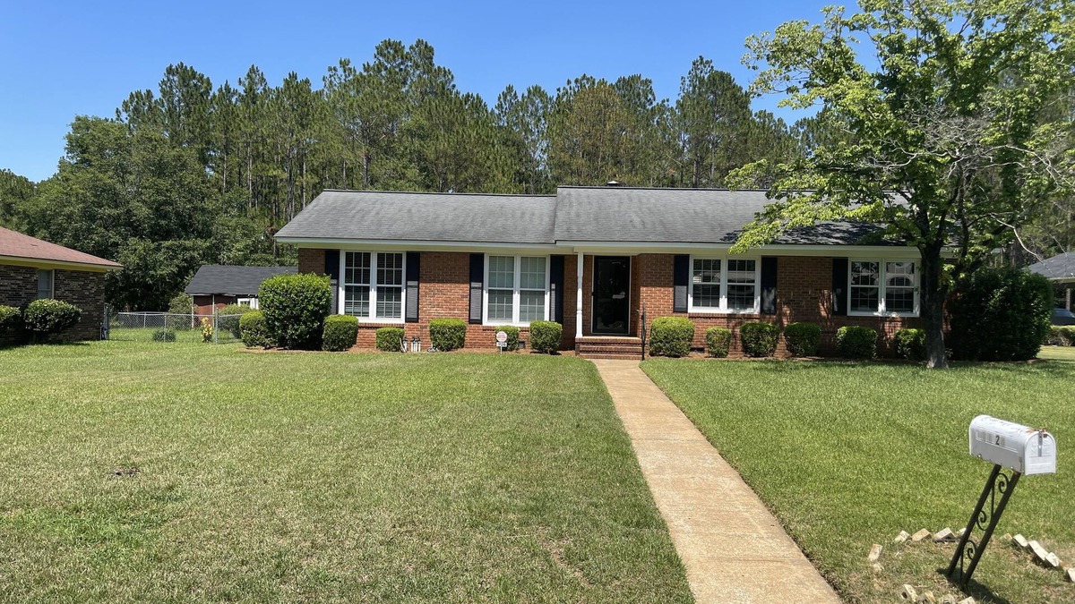 Albany House | Cheerful 3 Bedroom House in a Quiet Neighborhood