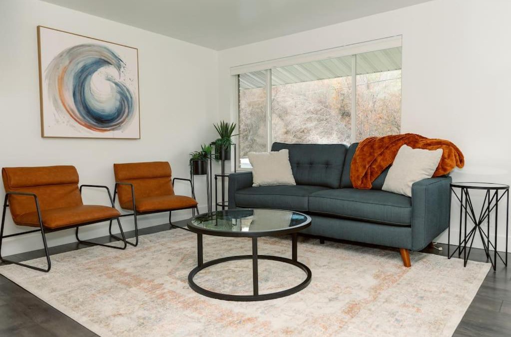 Logan Apartment | Cheerful 3 Bedroom near USU - Inspiring Memories