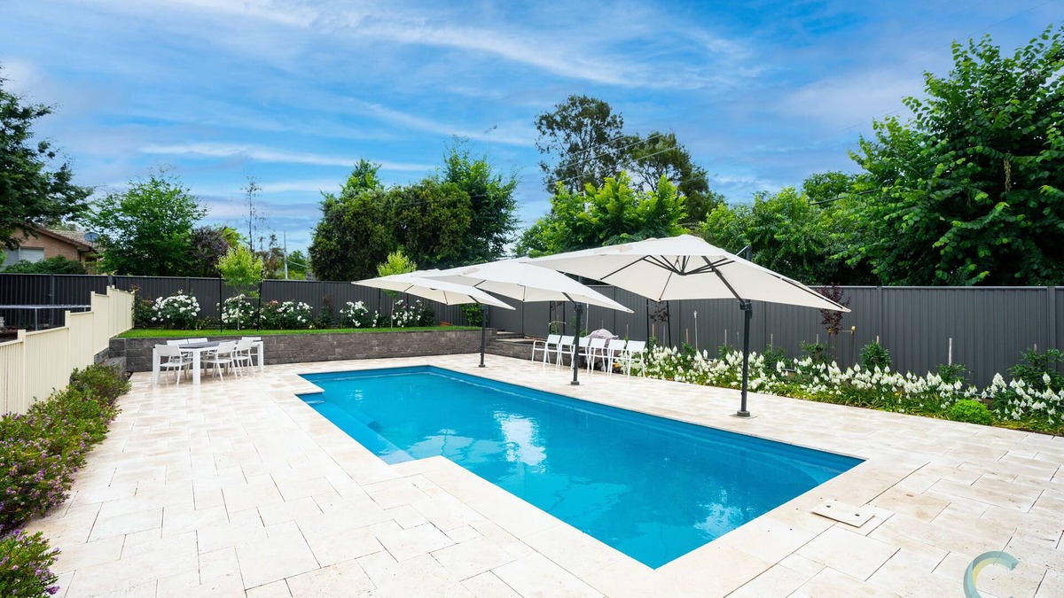 Mawson House | Cheerful 3 Bedroom Residential Home with Pool