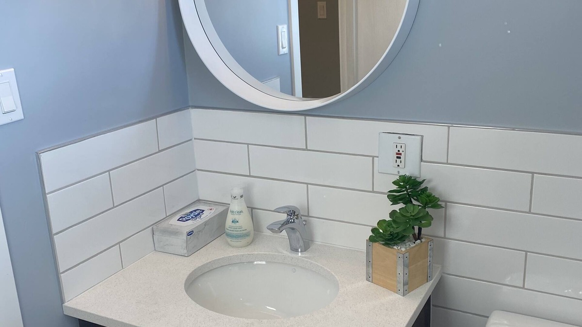 Lethbridge House | Cheerful 3-bedroom townhouse with free parking.