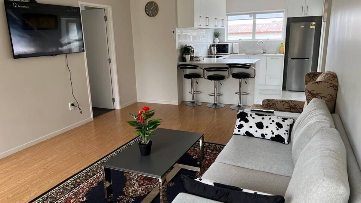 Goodwood Heights House | Cheerful 3 bedroom with free parking