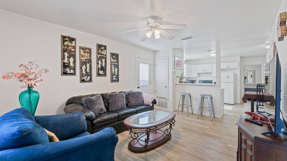 Killeen House | Cheerful 3-bedroom with fenced backyard.