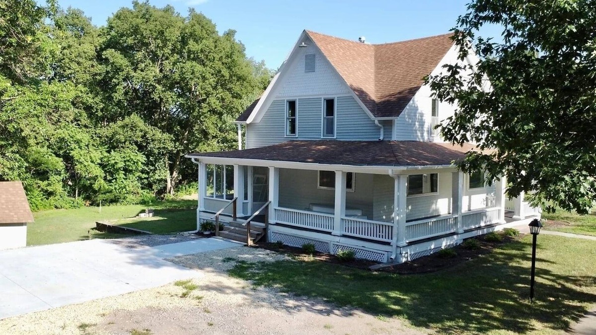 Mankato House | Cheerful 4 bedroom/2.5 bathroom home