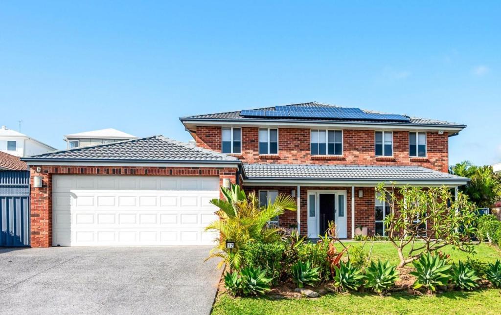 Caves Beach House | Cheerful 4-bedroom family retreat in Caves Beach