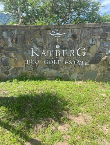 Katberg Apartment | Cheerful 4 Bedroom in a Golf Estate