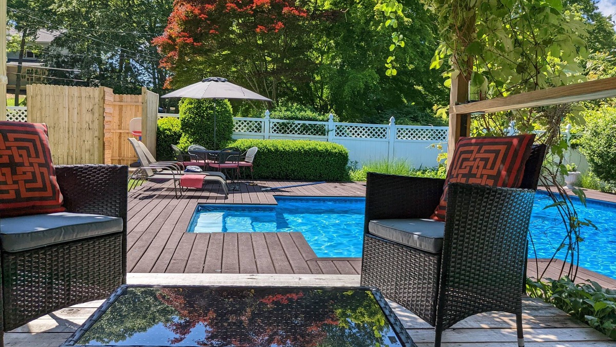 Wading River House | Cheerful 4-bedroom pool house in the North Fork near all