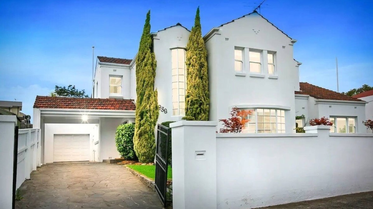 Brunswick West House | Cheerful 5 bedroom home with heated pool