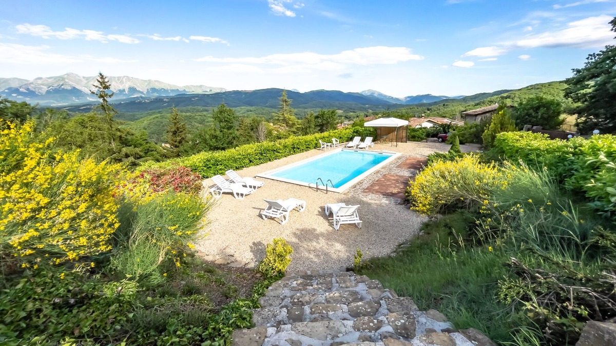 Amatrice Villa | Cheerful 5-bedroom villa with pool and tennis
