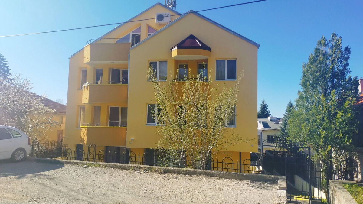 Vitosha District Apartment | Cheerful 7 bedroomed floor, own kitchen and Bathroom