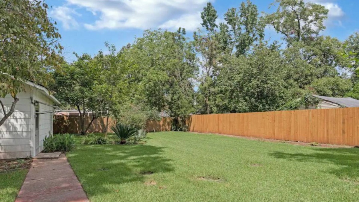 Broadmoor House | Cheerful and chic- newly renovated home 4br/3b