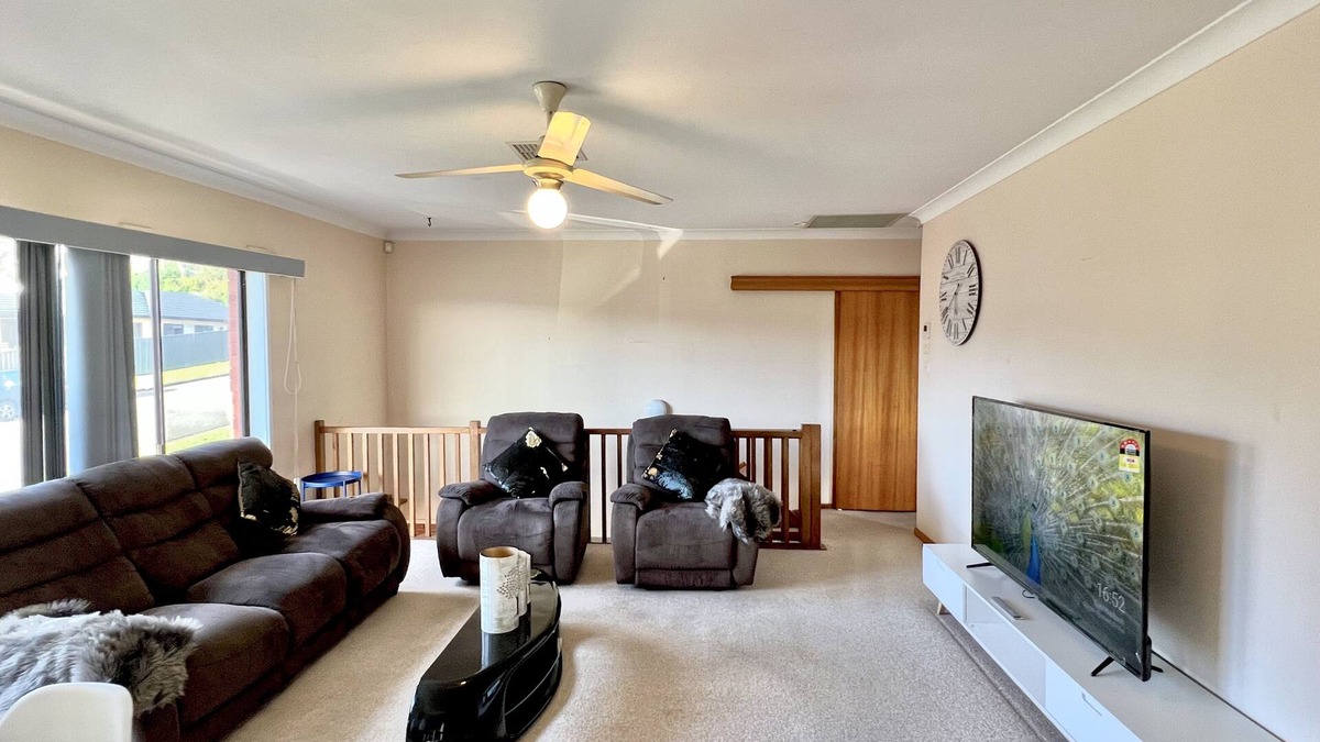 Redhead House | Cheerful beach house at redhead beach