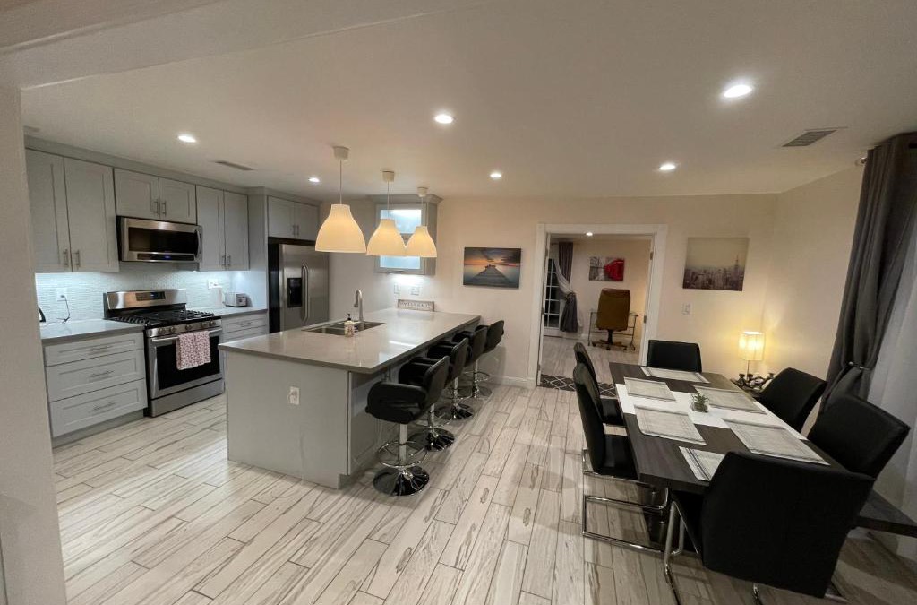 Canoga Park House | Cheerful, Beautifully Remodeled, Modern, Comfortable Home