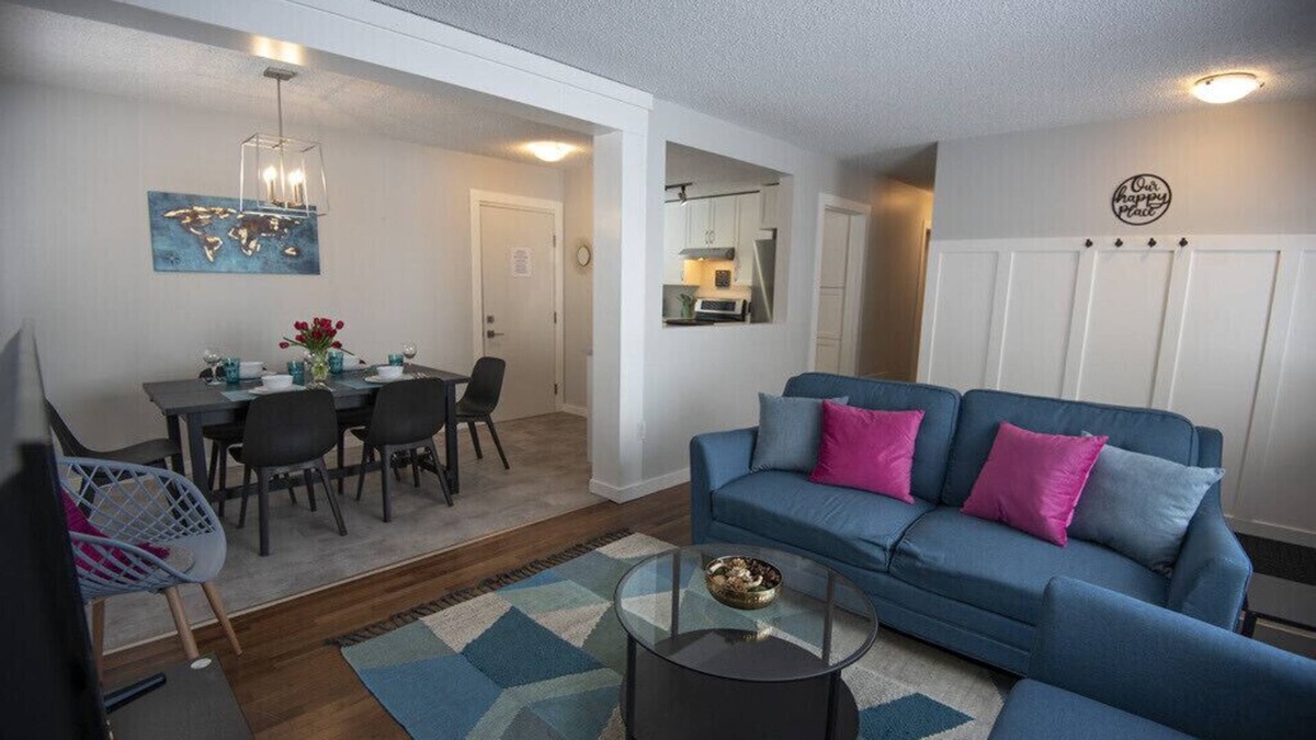 Prince George House | Cheerful Bright 3BDR Quiet Neighborhood Dog Friendly