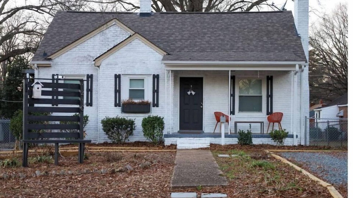 Enderly Park House | Cheerful Bungalow minutes from Downtown