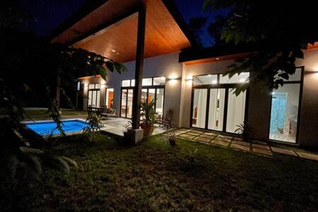 Negroman Villa | Cheerful 2 bedroom Villa with Pool