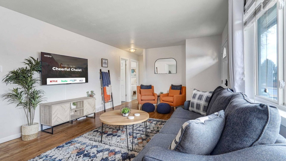Village Seven Apartment | Cheerful Chalet! Centrally Located w BBQ Pit