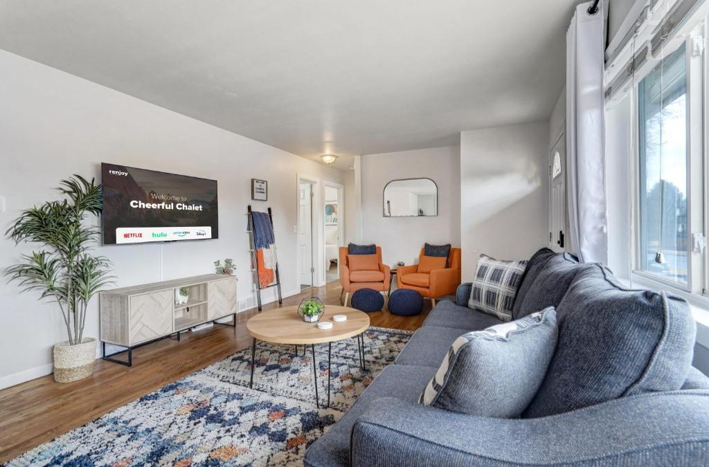 Village Seven Apartment | Cheerful Chalet Centrally Located w BBQ Pit