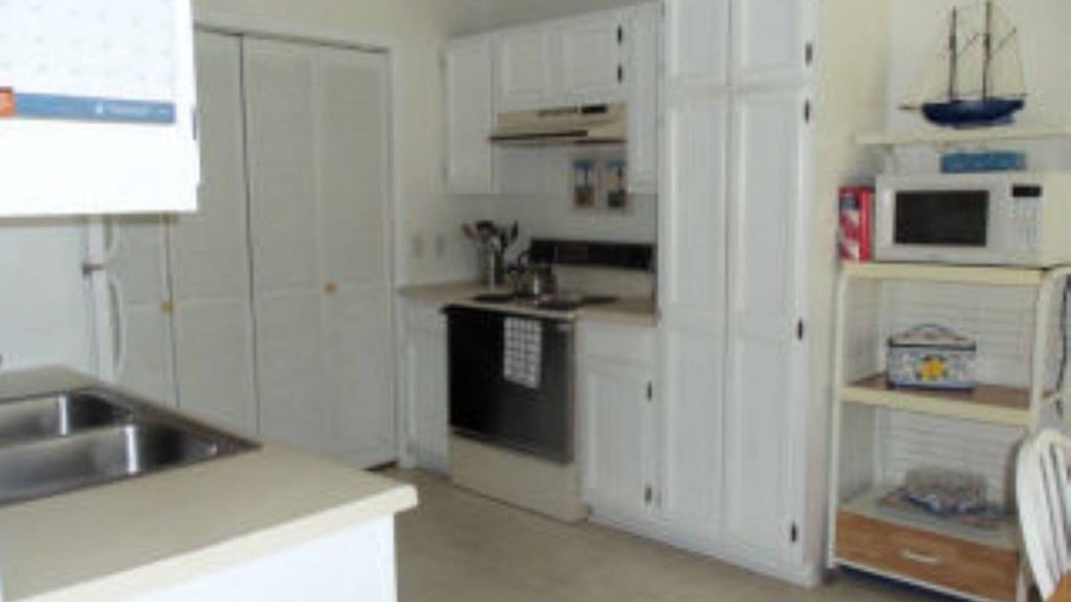 Deep Hole House | CHEERFUL, COMFORTING, & RELAXING!