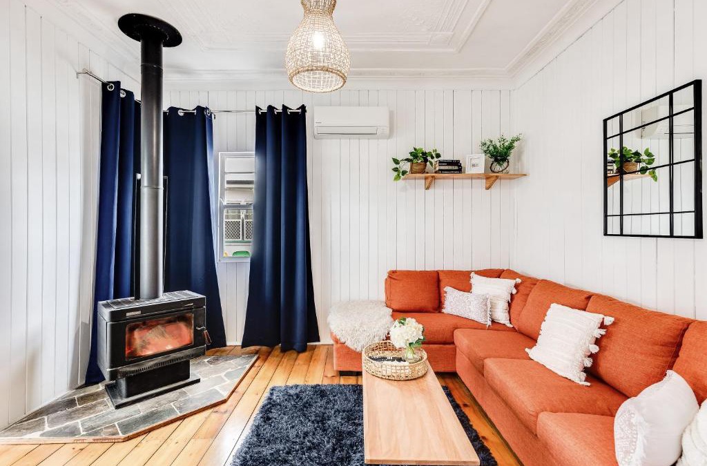 Newtown House | Cheerful, Cosy Cottage - Near Rose Garden!