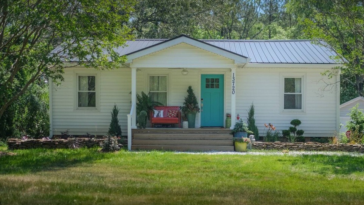 Wake Forest House | Cheerful cottage by Falls Lake, located between Raleigh, Durham, and Wake Forest