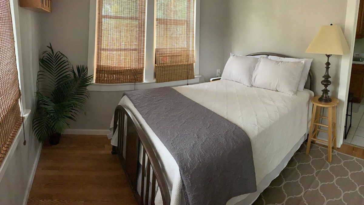 Parrot Cove Cottage | Cheerful Cottage Close to the Beach!