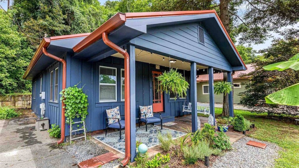 Woodfin Cottage | Cheerful Cottage Retreat + Quick Downtown Access