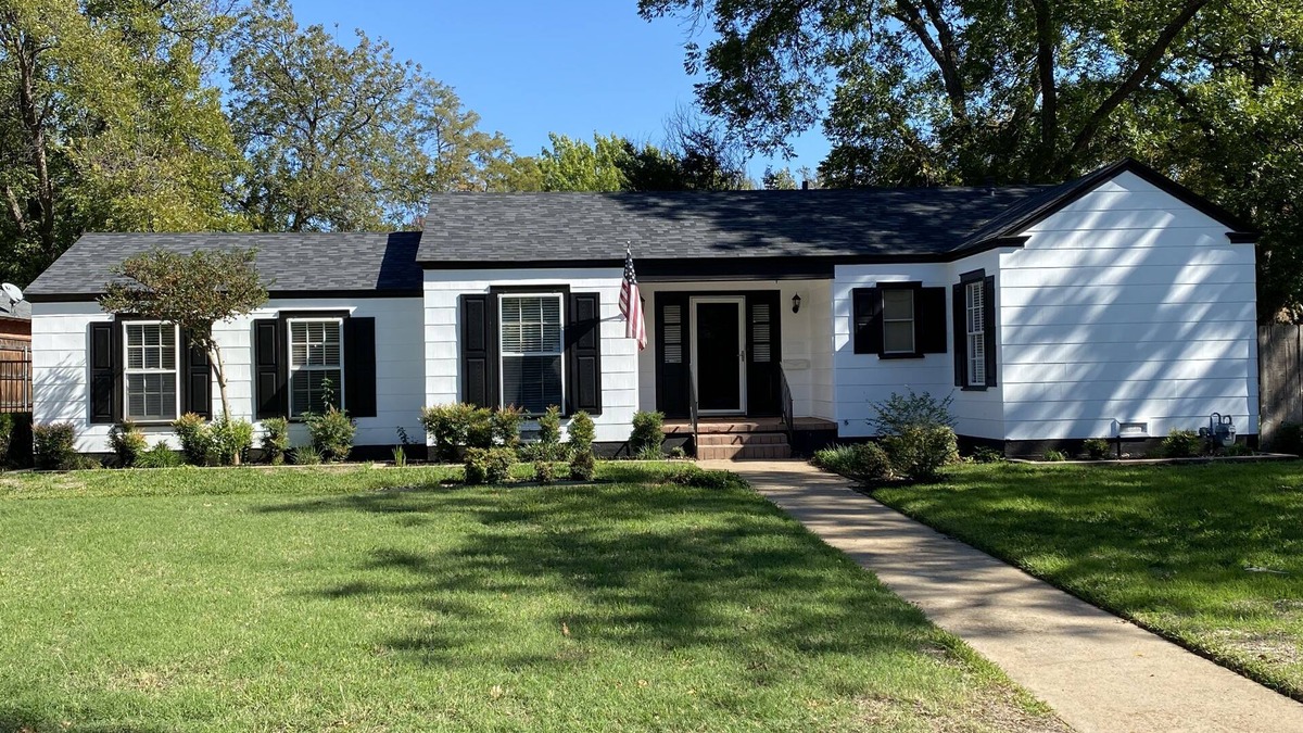 Wichita Falls House | Cheerful Country Club Cottage Near MSU