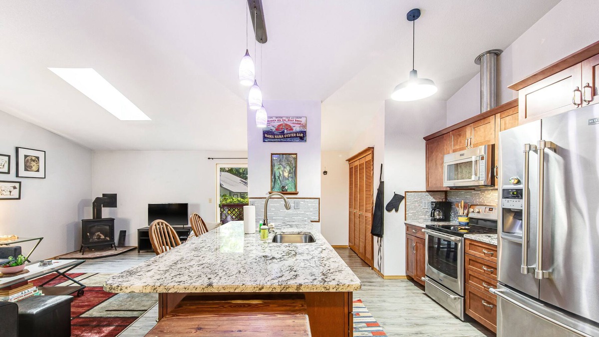 Burley House | Cheerful, Dog-Friendly Home with Shared Hot Tub and Pool, Full Kitchen, & Deck