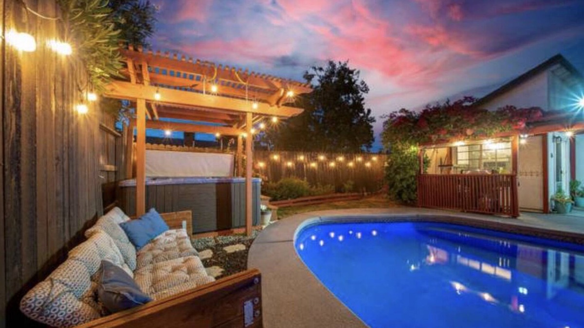 Southwestern Sacramento House | Cheerful gateway with pool and hot tub