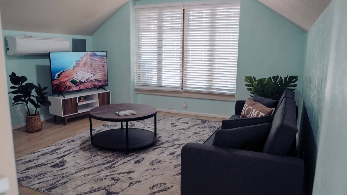 North Park House | Cheerful home close to down town provo, I-15, BYU