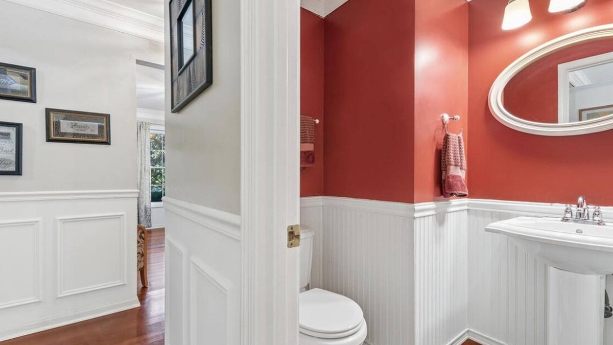 New Lenox House | Cheerful home. Heated pool, Hot tub.