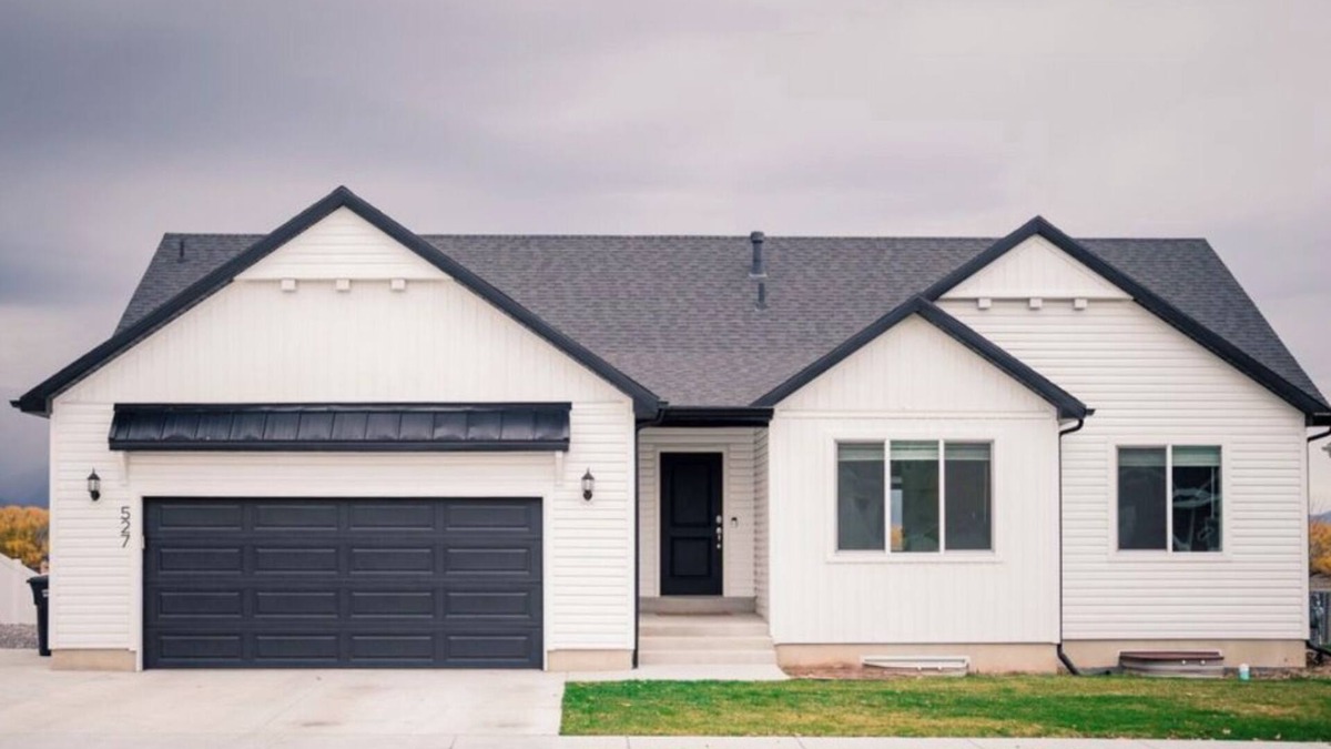 Logan House | Cheerful home in quiet neighborhood