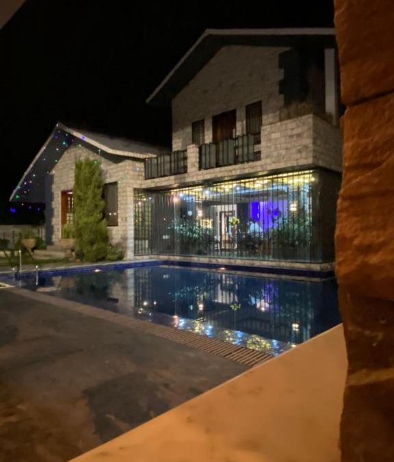 Ramnagar Villa | Cheerful luxury 5 - bedroom villa with pool ( Ayu villa )