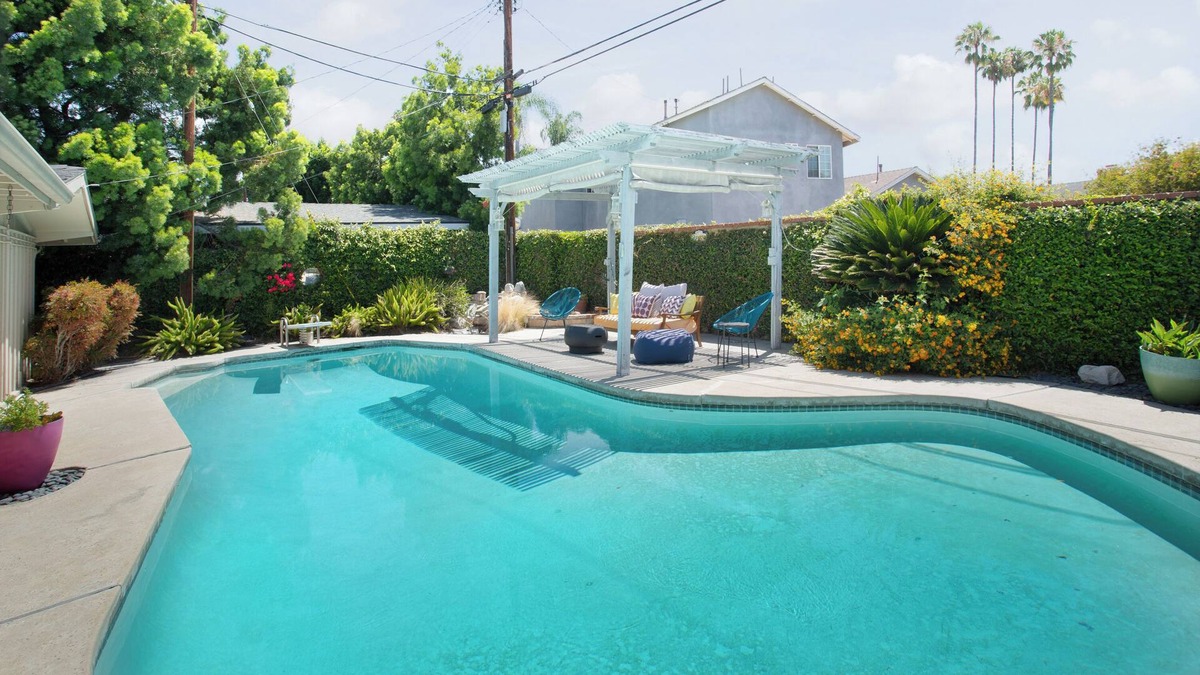 Tustin House | Cheerful mid mod 3 bedroom house w/pool, AC & fast wifi