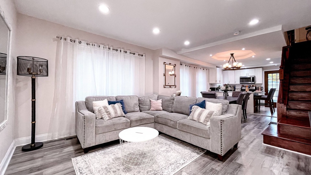 Foxcroft Square House | Cheerful & Modern Home w/a Walkout Deck Area
