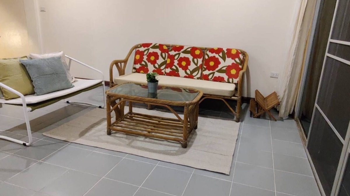 Ban Chang House | Cheerful Orange 2BR Townhouse 350m.to the beach near U-Tapao Airport