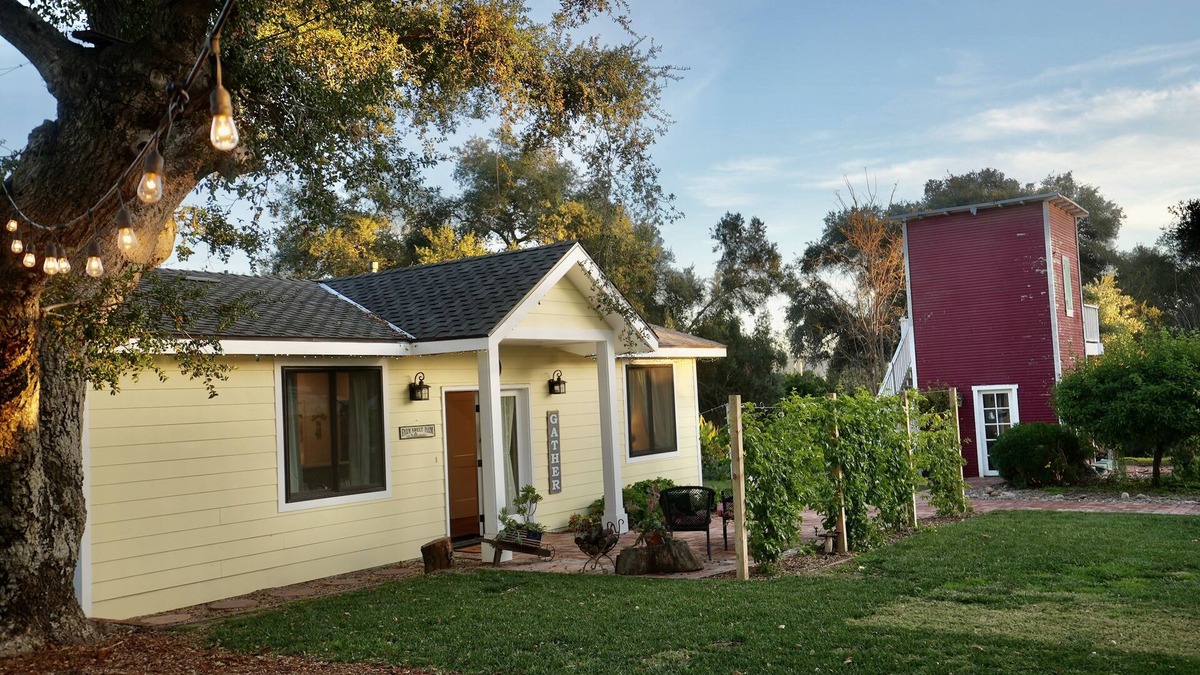 Valley Center Cottage | Cheerful Peaceful 4 BR Country Cottage Farmhouse