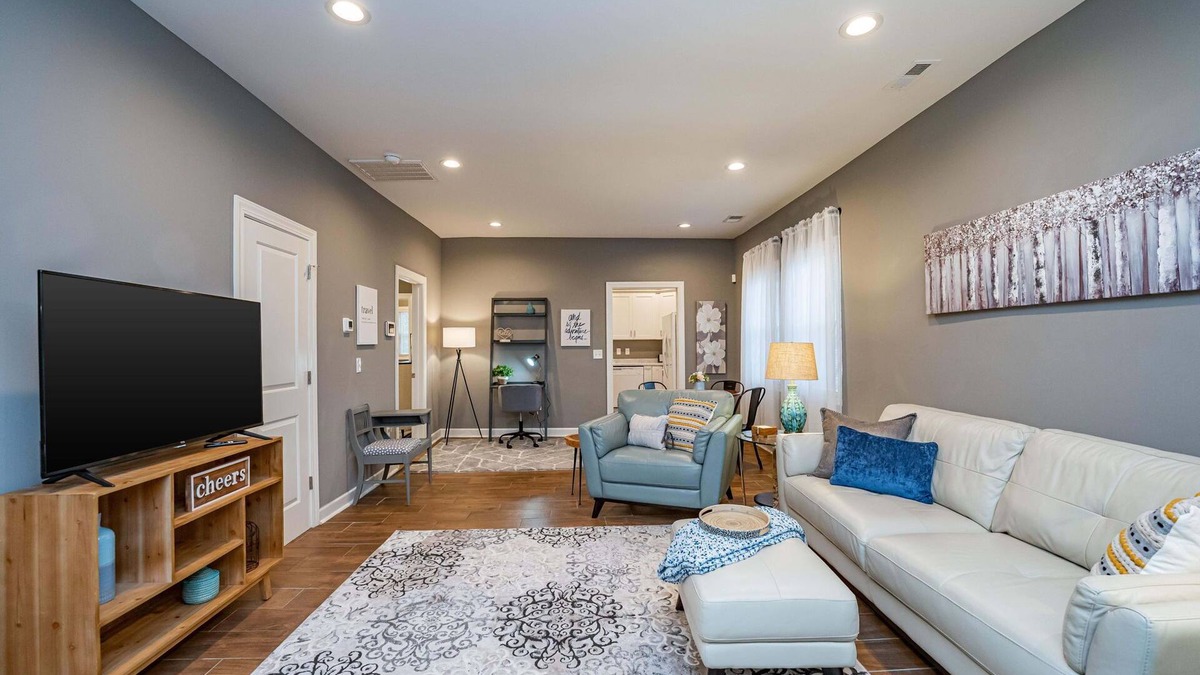 Laurens House | Cheerful Pet-Friendly Bungalow 1 Block from Downtown Laurens