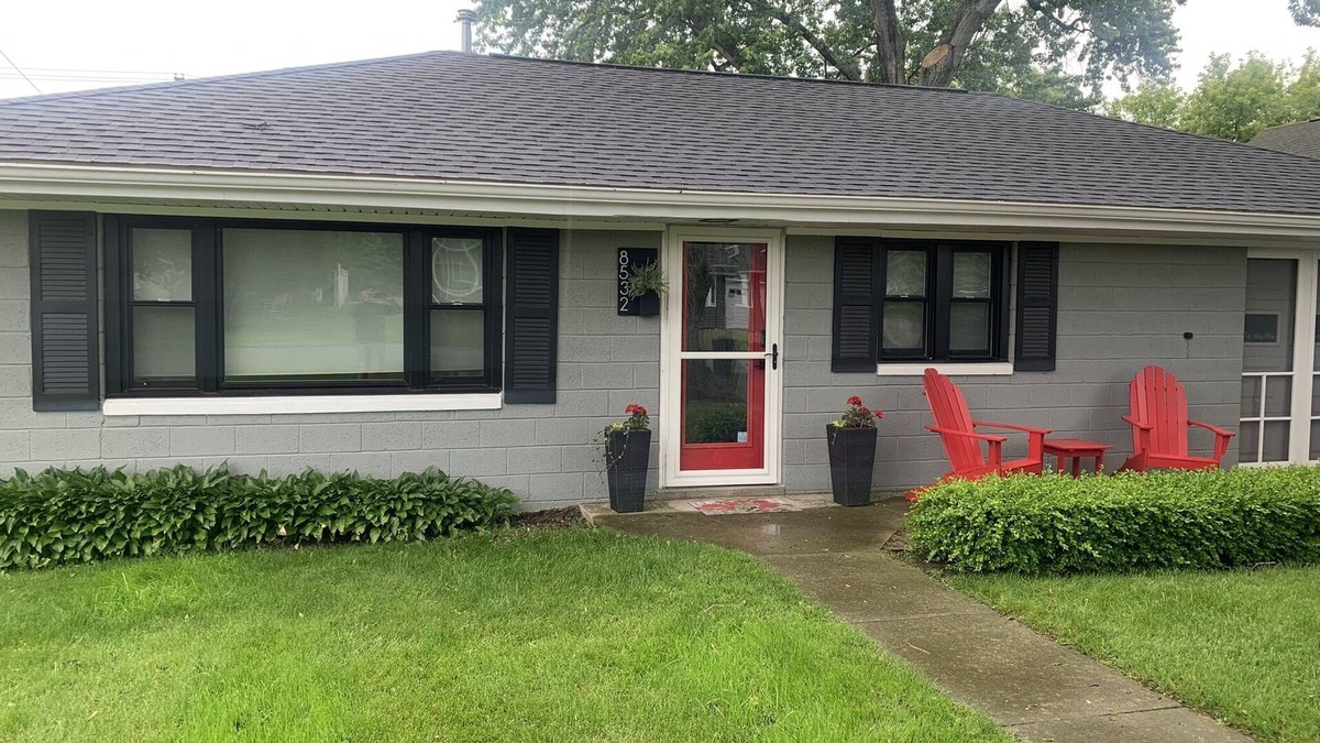 Port Austin Cottage | Cheerful Port Austin Cottage, short walk to the Beach!
