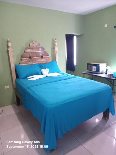 Summerfield House | Cheerful Private Bedroom with AC